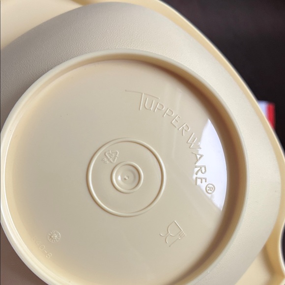 Tupperware Cream Storage Bowl - Picture 5 of 7